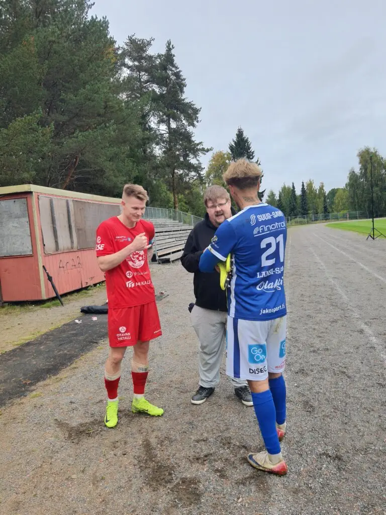 Länsi-SAvon toimittaja haastattalee MiPK kapteenia Jiri Haikosta ja MP/2 Peetu Kermistä ottelun jälkeen jonka MiPK voitti 1-4